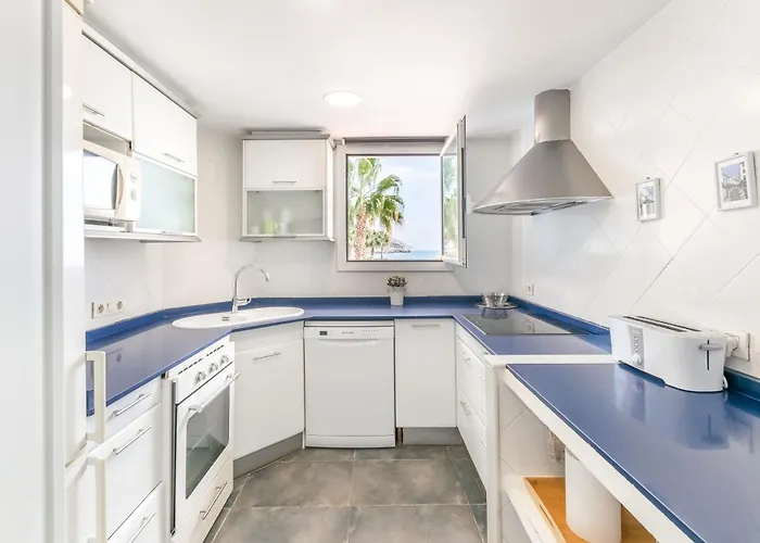 Esencia Mediterranea Precioso En Primera Linea